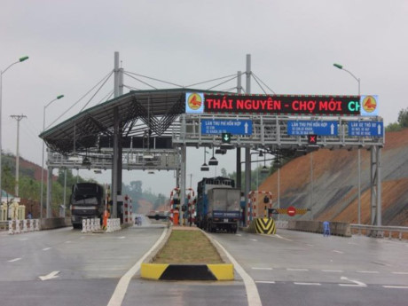 Theo người dân, việc đặt trạm thu phí trên QL3 khiến nhiều người không đi đường BOT cũng phải trả phí.