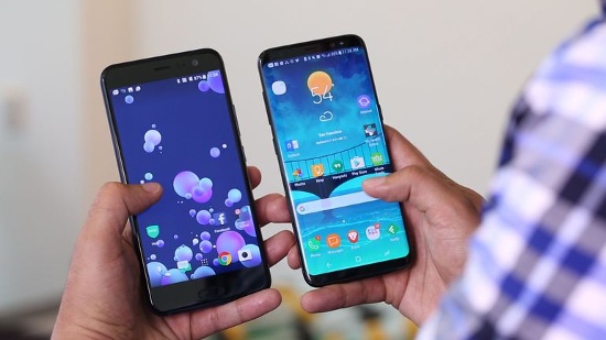 Phần cứng: Samsung Galaxy S8 có hai phiên bản với tùy chọn chip Exynos 8895 do Samsung sản xuất hoặc chip Qualcomm Snapdragon 835. Nhưng cả hai phiên bản đều có RAM 4GB, bộ nhớ trong 64GB, đều hỗ trợ khe cắm thẻ nhớ mở rộng microSD và pin dung lượng 3.000mAh.