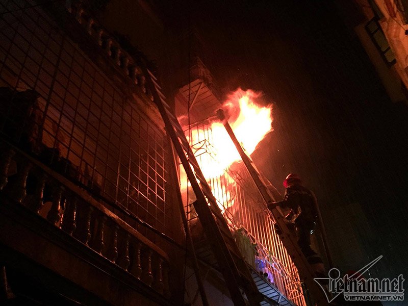 Hà Nội: Cháy nhà 4 tầng, 2 người chết