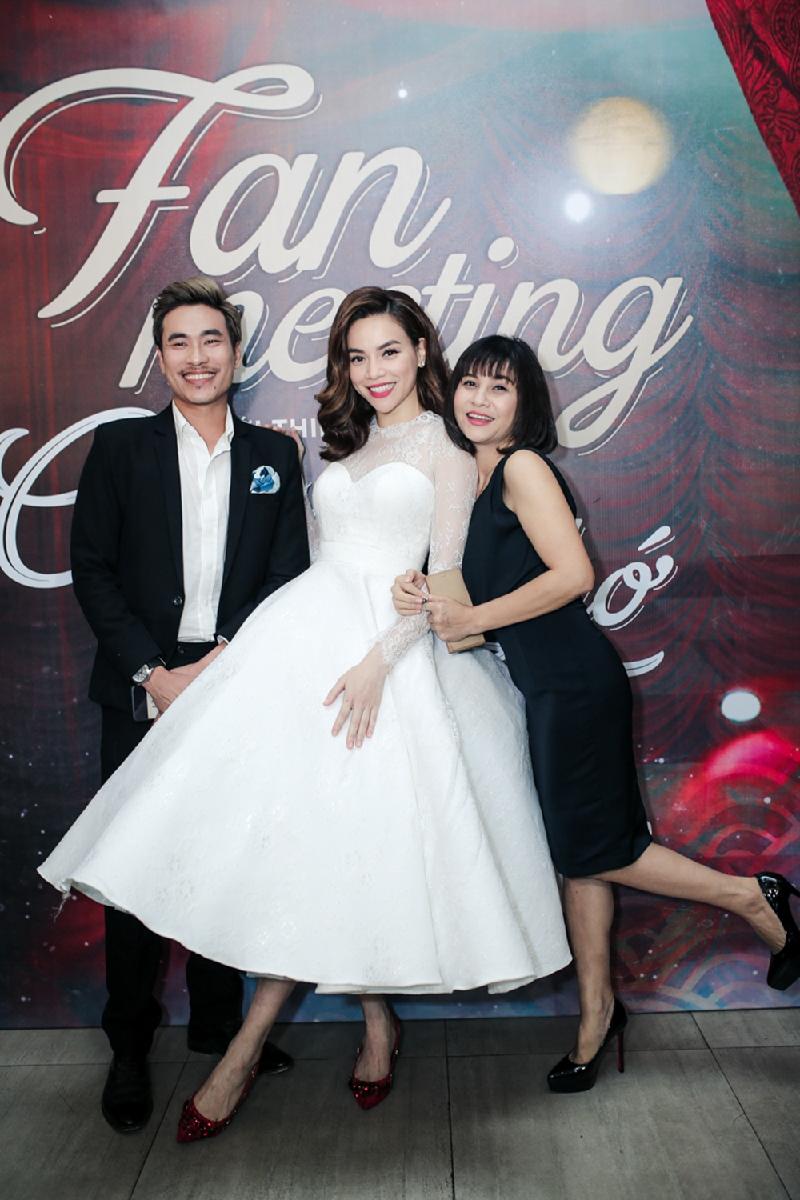 Hồ Ngọc Hà bên Cát Phượng - Kiều Minh Tuấn