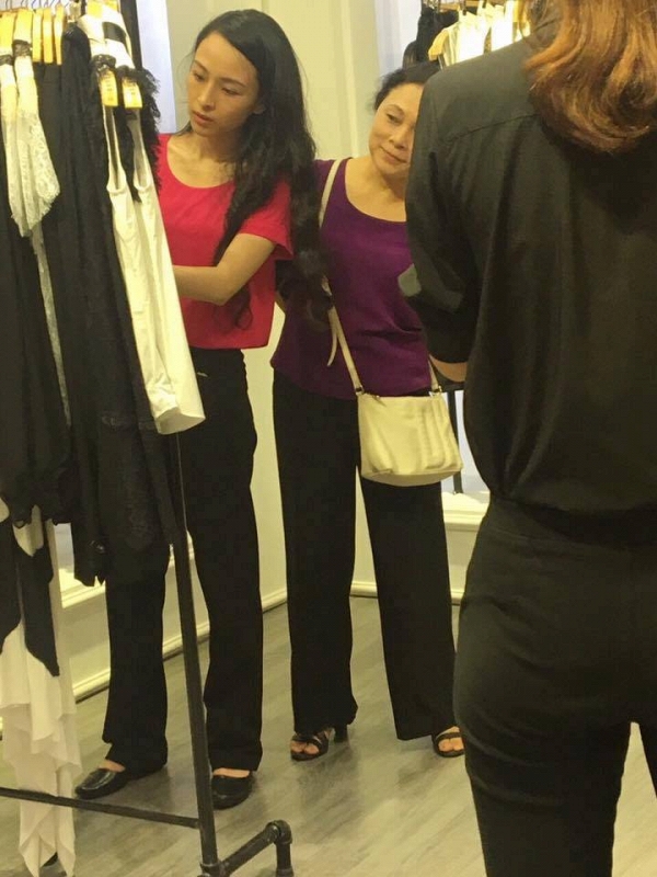 …và mua sắm trang phục mới.
