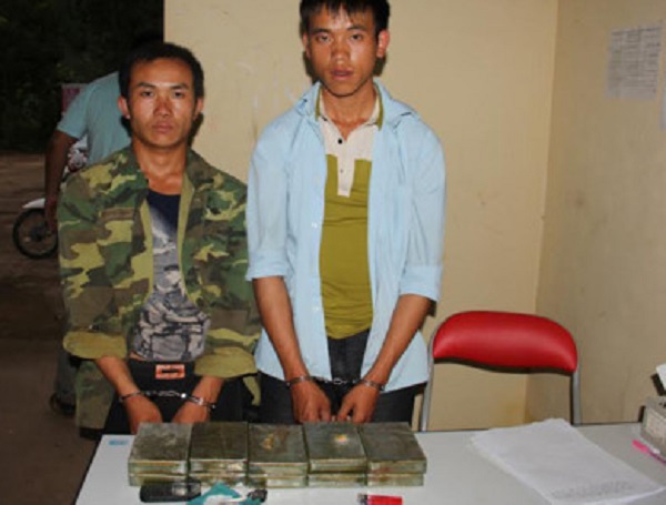 Bắt giữ 2 đối tượng vận chuyển 10 bánh heroin