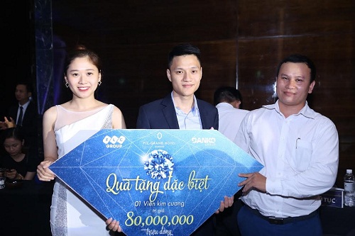 Khách hàng nhận kim cương ngay khi mua condotel.