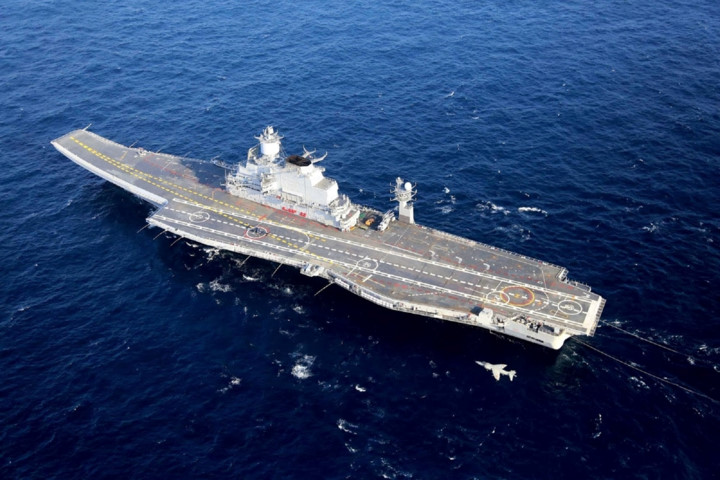 Tàu sân bay INS Vikramaditya của Ấn Độ có chiều dài 283m và có khả năng mang theo 36 chiến đấu cơ.