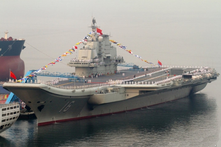 Tàu sân bay Liêu Ninh của Trung Quốc có chiều dài 304m.