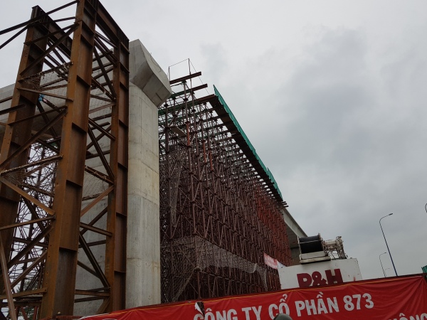 Công trình xây dựng tuyến metro Bến Thành - Suối Tiên tại TP.HCM - Ảnh: A.K