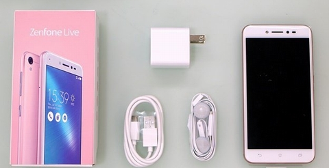 Với nguồn pin 2.600mAh, máy có thể sử dụng tới 11-12 giờ khi lướt web, quay video trong tầm 3 giờ. Máy trang bị loa ngoài 5 nam châm và amp thông minh, âm thanh lớn hơn 67% so với smartphone thông minh, micro kép lọc tiếng ồn.