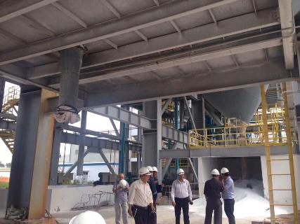 Kiểm tra bột trắng phát tán từ Nhà máy alumin Nhân Cơ ra môi trường