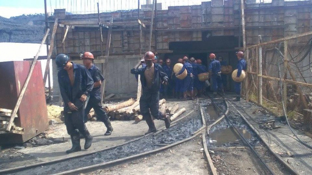 Bục túi nước hầm lò than, một công nhân bị mắc kẹt