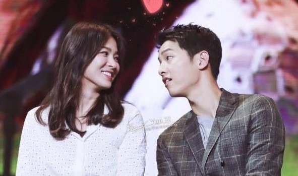 Vào thời điểm Song Joong Ki tổ chức tour fan-meeting ở châu Á, Song Hye Kyo cũng tới ủng hộ.