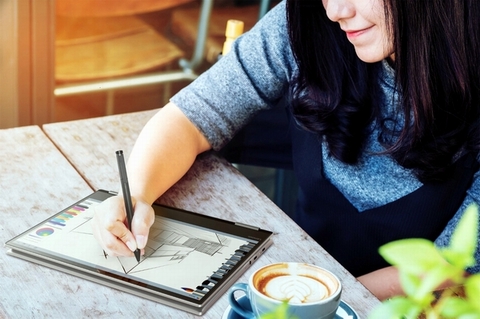 Hai mẫu laptop Yoga chuyển đổi mới có nhiều tính năng giải trí chất lượng cao. Yoga 720 sở hữu màn hình FHD IPS có viền siêu mỏng, gói gọn màn hình có độ rộng 13-inch vào khung màn hình 12-inch. Máy được thiết kế siêu mỏng nhẹ, xoay 360 độ linh hoạt, lựa chọn bút điều khiển Lenovo Active Pen 2 thế hệ mới, cùng cấu hình mạnh mẽ với vi xử lý Intel mới nhất, cổng kết nối USB-C và Thunderbolt siêu nhanh.