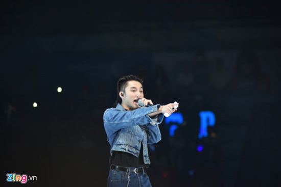 Một trong những điểm nhấn của chương trình là khi Sơn Tùng cùng các fan chơi trò chơi. Nam ca sĩ nhiệt tình cùng fan chuyển bóng, tuy nhiên đội của anh không giành chiến thắng. Cuối cùng, đội chuyển được nhiều bóng nhất không chỉ nhận quà mà còn có cơ hội được chụp hình cùng thần tượng.