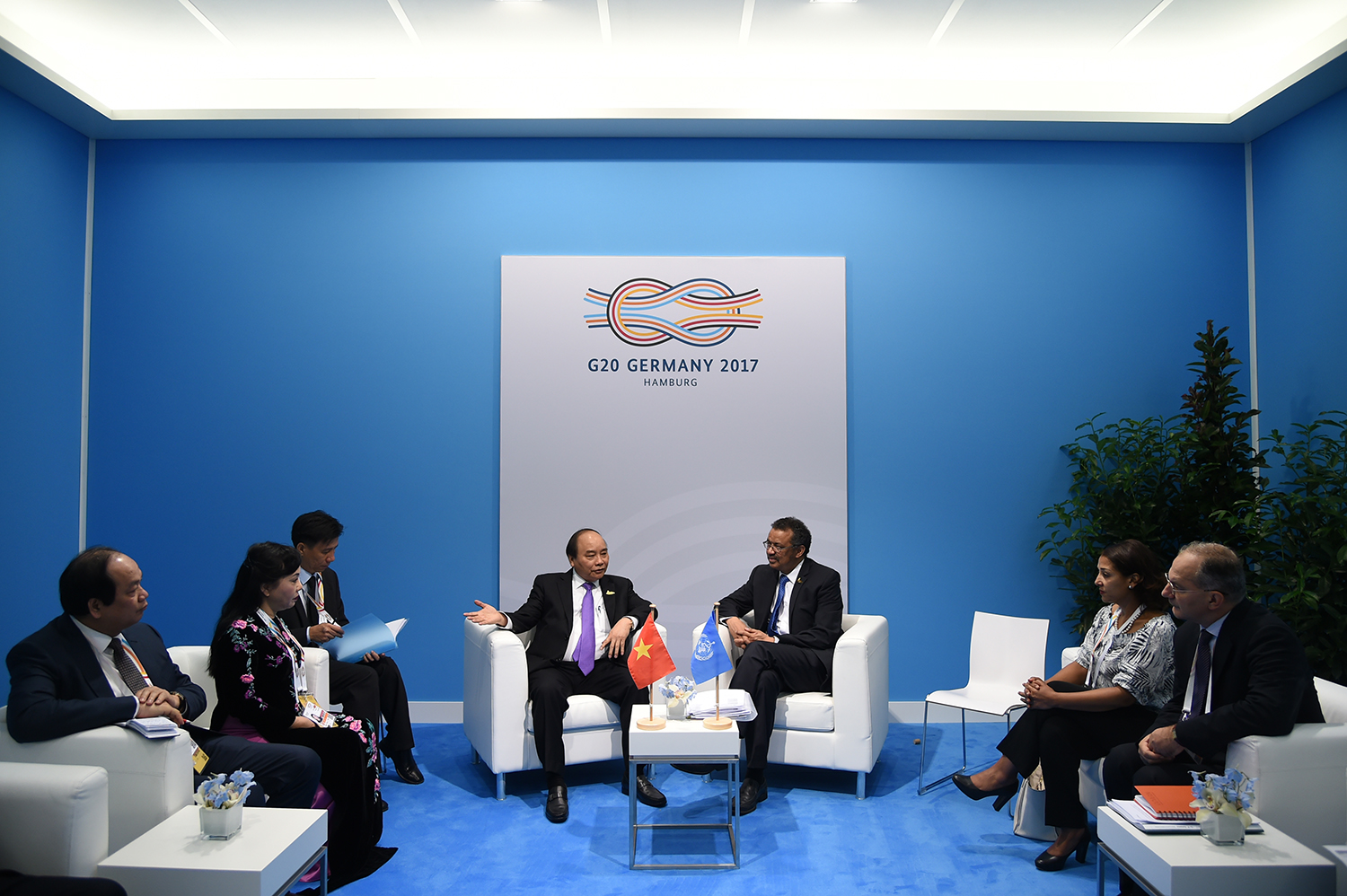Thủ tướng Nguyễn Xuân Phúc tiếp Tổng Giám đốc Tổ chức Y tế thế giới Tedros Adhanom Ghebreyesus. - Ảnh: VGP/Quang Hiếu