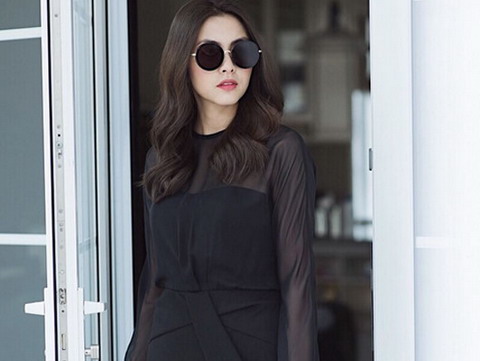 Loạt đồ giúp giấu thân hình sau sinh khéo léo của Hà Tăng