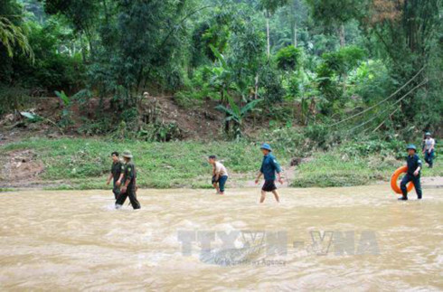 Mưa lũ làm 13 người chết và mất tích, mưa rất to nhiều ngày tới