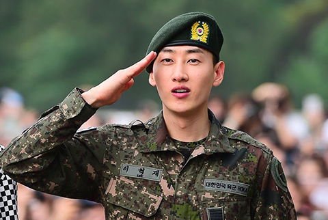 Khoảnh khắc xúc động trong ngày xuất ngũ của Eunhyuk trên Instagram