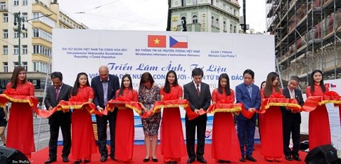 Vẻ đẹp Việt Nam qua Triển lãm &quot;Việt Nam: Đất nước, con người - Nhìn từ biển, đảo&quot; tại Séc