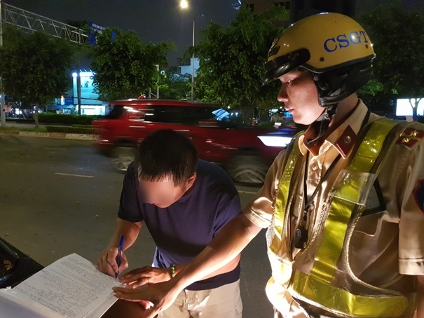Ký biên bản vi phạm hành chính