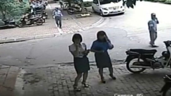 Phó Chủ tịch quận Thanh Xuân bị khủng bố tin nhắn