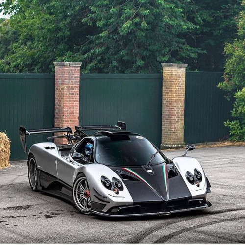 Siêu xe độc lạ xuất hiện tại lễ hội tốc độ GoodWood - Pagano Zonda 760 Oliver Evolution có ngoại hình khá giống với phiên bản Zonda R. Nhưng Pagani Zonda 760 vẫn có những điểm nhấn riêng biệt.
