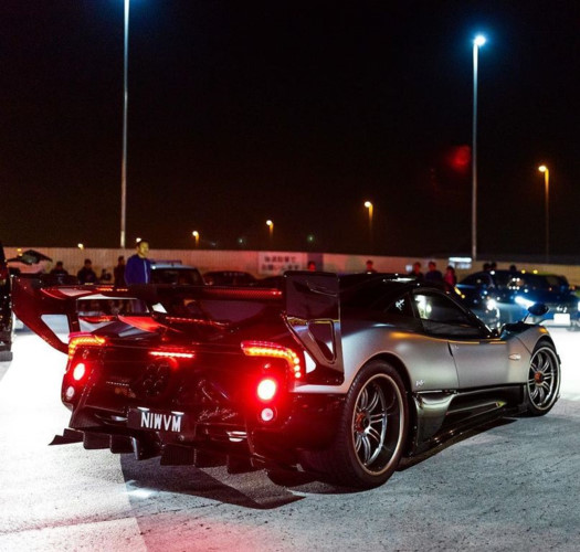 Điểm khác biệt lớn nhất giữa Zonda 760 so với các phiên bản Zonda khác nằm ở phần cuối của xe. Pagani Zonda 760 Oliver Evolution có cánh gió đuôi cỡ lớn được xẻ làm 2 và làm hoàn toàn. Ở hai đầu cánh gió còn có phần nối với thân xe.