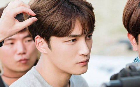 Jaejoong (JYJ) bị thương phải khâu 7 mũi trong khi quay phim