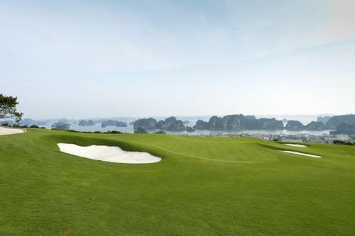 Sân Golf nằm cạnh khu Villa FLC Hạ Long đang trong quá trình hoàn thiện