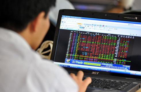 Cổ phiếu ngân hàng đua nhau lên sàn chứng khoán