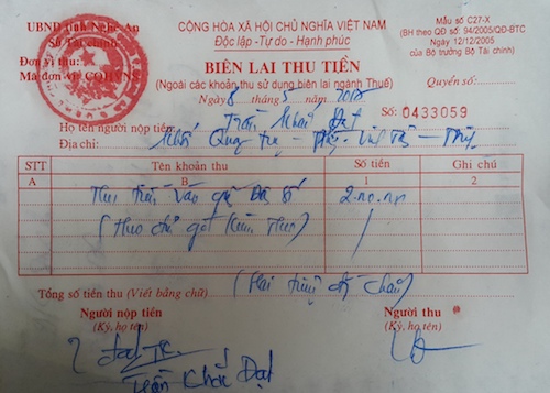 Bắt &quot;nộp phạt&quot; khi làm giấy khai sinh con thứ 3 để… hạn chế tỷ lệ sinh