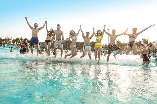 Công viên Vịnh Lốc Xoáy - Typhoon Water Park với các trò chơi dưới nước độc đáo, mới lạ với điểm nhấn là các trò chơi mạo hiểm dành cho những người đam mê thử thách. Du khách có thể thử cảm giác rơi tự do từ độ cao hơn 20m trên các đường trượt xoắn ốc siêu tốc, quăng mình xoay tròn 360 độ trong trò chơi “Cơn bão nhiệt đới” để trải nghiệm một mùa hè vui không giới hạn…