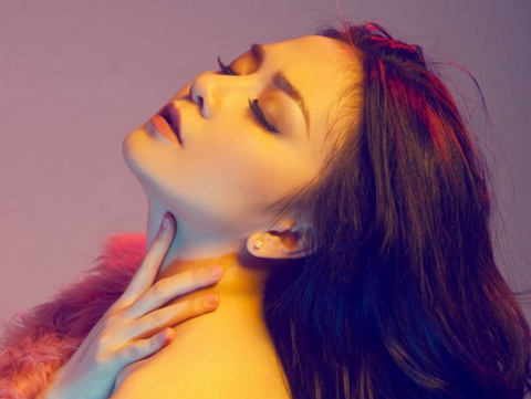 Thiều Bảo Trang sexy hết cỡ trong single mới