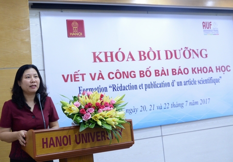 Bồi dưỡng &quot;viết và công bố bài báo khoa học&quot; cho giảng viên các trường đại học Pháp ngữ