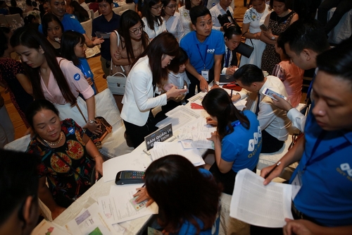Gần một trăm giao dịch thành công trong đợt mở bán ngày 16/7 tại Hà Nội của FLC Sea Tower Quy Nhơn