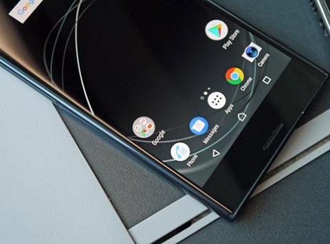 Xperia XZ Premium cũng là một smartphone cao cấp có pin bền bỉ. Sony Xperia XZ Premium được trang bị dung lượng pin 3230 mAh, ngoài ra còn có tính năng sạc nhanh giúp người dùng hoàn toàn có thể yên tâm sử dụng chiếc smartphone cao cấp này của Sony.