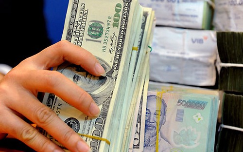 USD mất giá, nắm giữ VND vẫn đang có lợi
