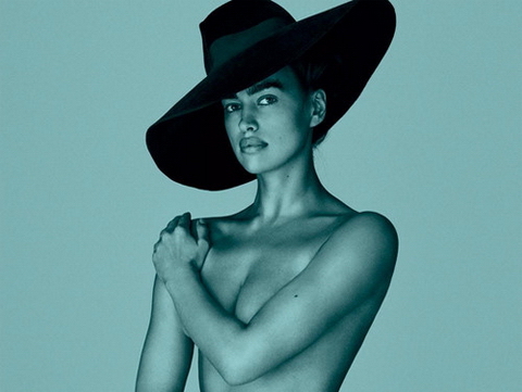 Siêu mẫu Irina Shayk chụp ảnh gợi cảm sau 4 tháng sinh con
