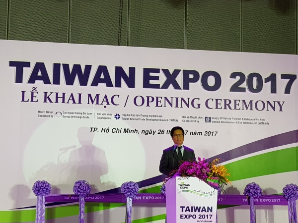 Chủ tịch VCCI Vũ Tiến Lộc phát biểu chào mừng.