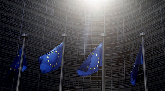 Phẫn nộ với &quot;sự ích kỷ&quot; của Mỹ, EU khiến đồng minh đau đớn?
