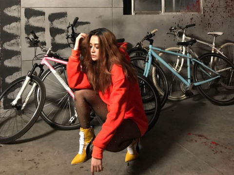 Thiều Bảo Trang hé lộ tạo hình ấn tượng trong MV 'Be with you'