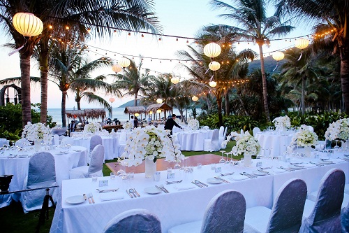 Cùng với InterContinental Danang Sun Peninsula Resort của Việt Nam, CNN còn vinh danh 7 điểm đến nổi tiếng khác trên thế giới, như Tribeca Rooftop (New York - Mỹ), Lâu đài cổ tích Leeds được xây từ thế kỷ thứ 13 tại Anh quốc... Cuộc bình chọn do CNN tổ chức hàng năm, nhằm giới thiệu những địa điểm hoàn hảo để tổ chức các tiệc cưới xa hoa, sang trọng mà giới doanh nhân thành đạt và các nhân vật nổi tiếng trên thế giới tìm kiếm. Kết quả dựa trên bình chọn công tâm của các chuyên gia đầu ngành về tiệc cưới, du lịch, quản lý khách sạn, khu nghỉ dưỡng và công chúng quốc tế./.