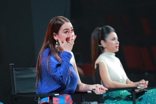 Giám khảo Trương Ngọc Ánh rơi nước mắt với Ngô Phương Anh