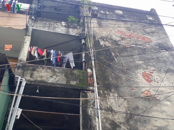 Trước thực trạng đó, thành phố Cẩm Phả, tỉnh Quảng Ninh đang phối hợp cùng Tập đoàn Than Khoáng sản Việt Nam hoàn thiện phương án để di dời các hộ dân trước ngày 31/7.