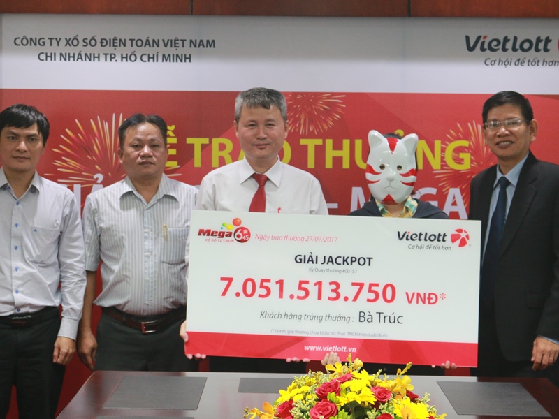 Sinh viên đại học tại TP.HCM trúng Vietlott giá trị lớn