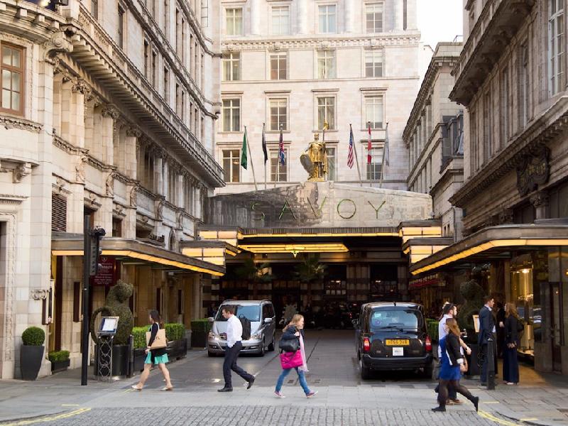 Khu Savoy, London, Anh: Nữ hoàng Elizabeth II sở hữu khối bất động sản rộng 18.433 ha có tên Duchy of Lancaster tách biệt với Tài sản Hoàng gia. Nằm trong số đó, khu Savoy ở trung tâm London, với những công trình biểu tượng như khách sạn Savoy, từ lâu đã được xem là khu quý tộc.