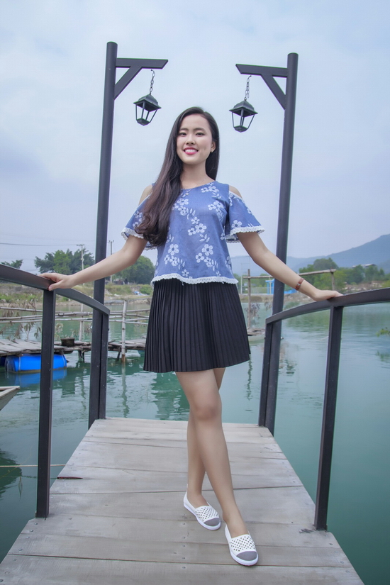 “Cuộc đời mỗi người chỉ được sống một lần, vì thế mình luôn muốn sống một cuộc sống thật trọn vẹn nhất với gia đình, với đam mê, với thanh xuân của chính mình. Thanh xuân đáng giá, và nhất là đối với người con gái, nên mình nghĩ, “Tụi mình còn trẻ, ngại gì không thử”!” – cô chia sẻ. Dù là nhân tố mới trong sân chơi sắc đẹp, nhưng Hồng Thương chuẩn bị rất nghiêm túc và đã sẵn sàng cho Hoa hậu Hoàn vũ Việt Nam 2017.