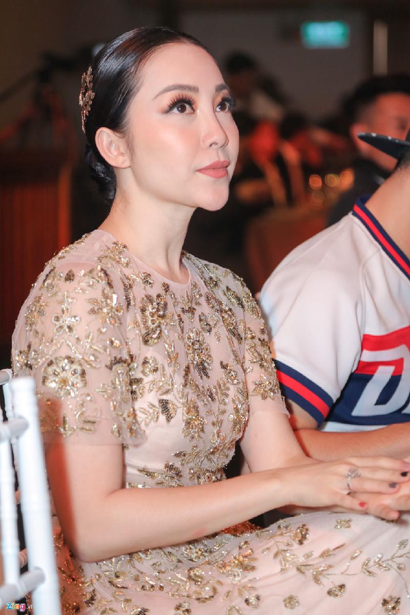 Linh Nga từ chối trả lời về bạn trai Tuấn Moon hình ảnh 5 Bị chất vấn về mối quan hệ với doanh nhân Tuấn Moon, Linh Nga khéo léo từ chối và cho biết đang bận rộn với vai trò khách mời.