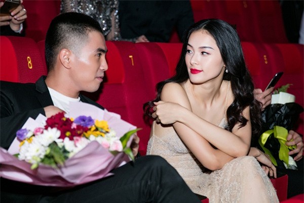 Nhiều người cho rằng nếu như chọn một chiếc váy phù hợp vóc dáng thì Hạ Vi sẽ trở nên hấp dẫn hơn rất nhiều.