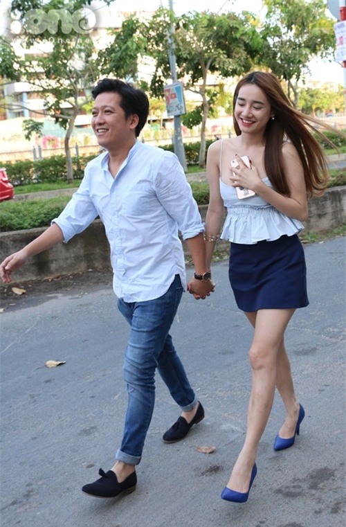 Sau phen thót tim, Nhã Phương dường như cẩn trọng hơn trong cách chọn trang phục, bởi nhất cử, nhất động của một ngôi sao luôn bị soi triệt để.