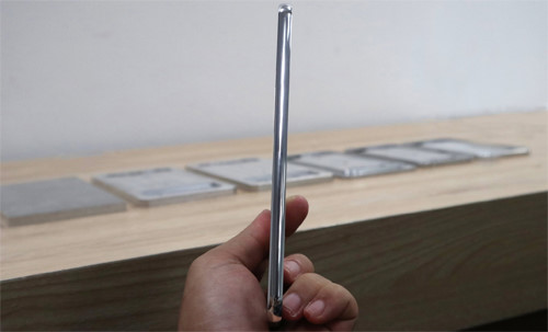 Loạn giá bán Bp​hone 2 trước ngày ra mắt