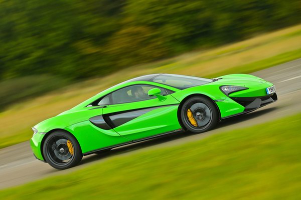 8. McLaren 570S: Sản phẩm đầu tiên trong gia đình Sport Series của hãng xe Anh Quốc tô điểm thêm cho Goodwood 2017 thêm phần phong phú đa dạng.